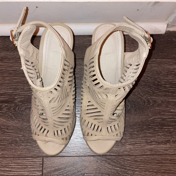 Heels - Picture 2 of 4